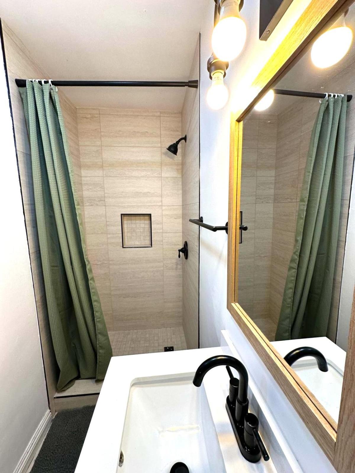 Cozy 3br With Pool, Yard, Garage, And 80 Inch Tv! Holiday home