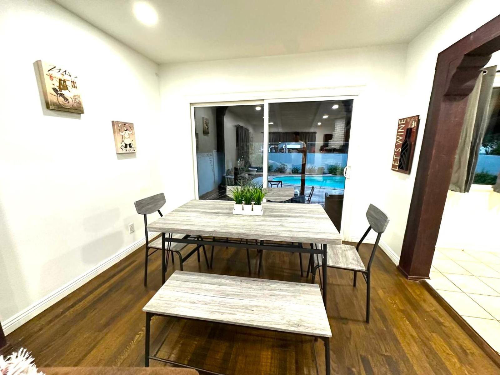 Cozy 3br With Pool, Yard, Garage, And 80 Inch Tv! Holiday home