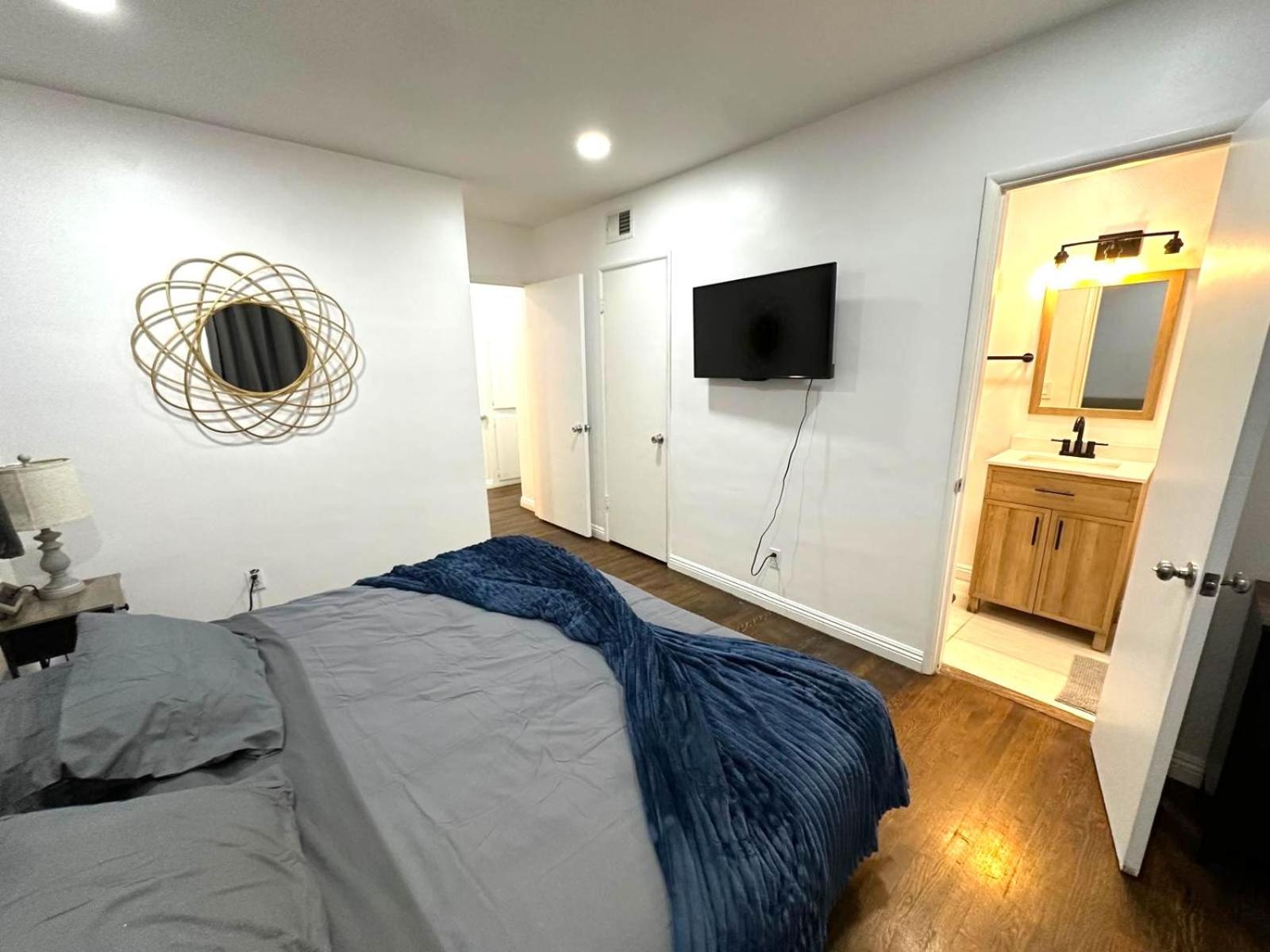 Cozy 3br With Pool, Yard, Garage, And 80 Inch Tv! Holiday home *
