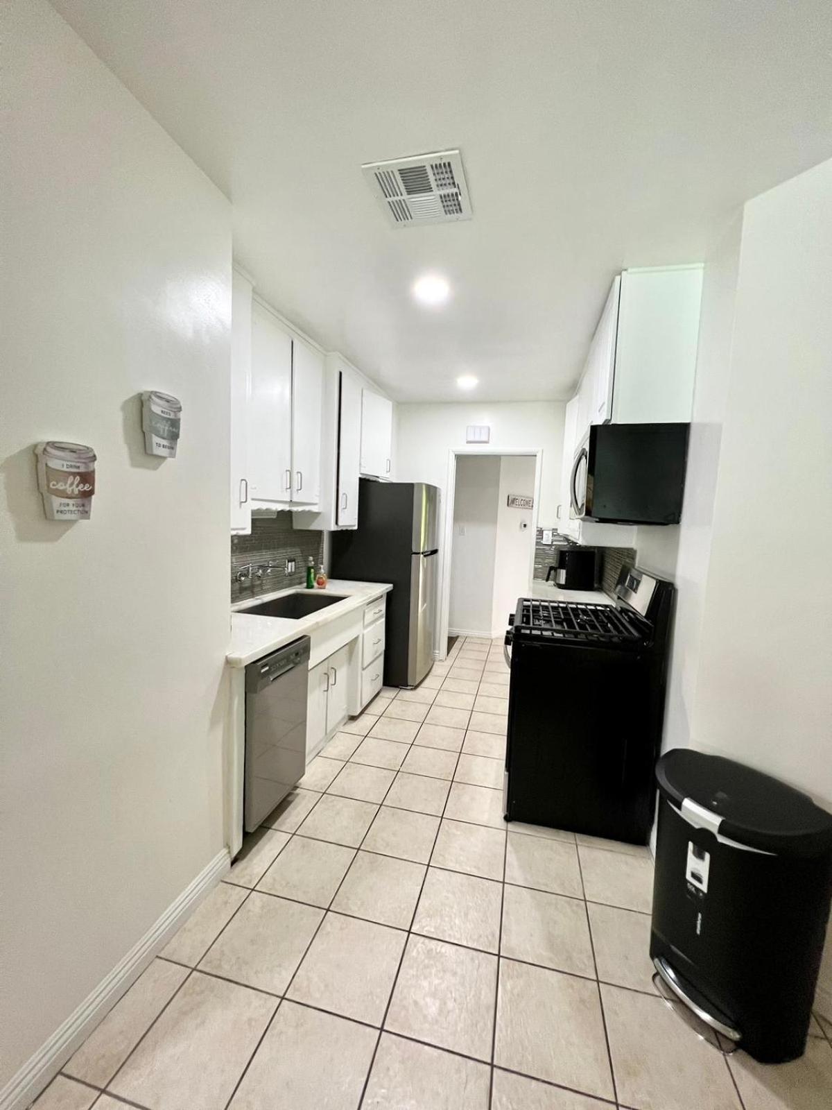 Holiday home Cozy 3br With Pool, Yard, Garage, And 80 Inch Tv!