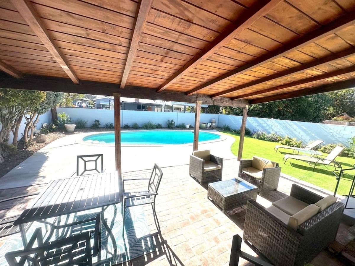 Cozy 3br With Pool, Yard, Garage, And 80 Inch Tv! Holiday home *