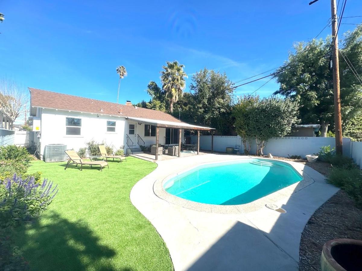 Holiday home Cozy 3br With Pool, Yard, Garage, And 80 Inch Tv! Los Angeles