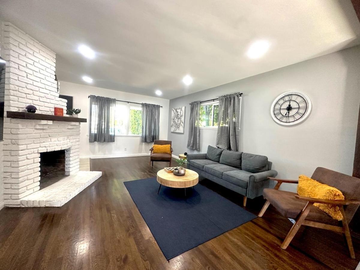 Cozy 3br With Pool, Yard, Garage, And 80 Inch Tv! Holiday home