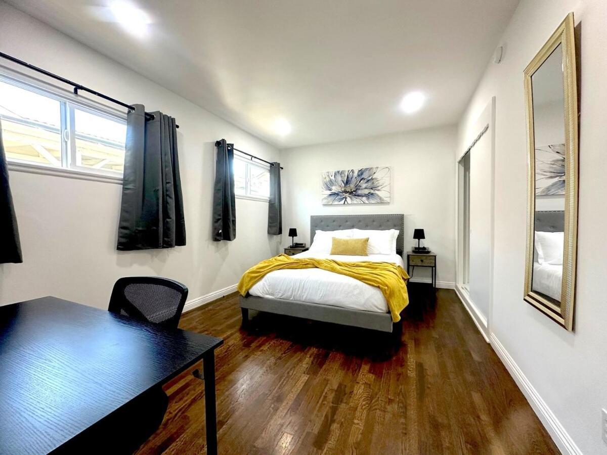 Cozy 3br With Pool, Yard, Garage, And 80 Inch Tv! Holiday home *