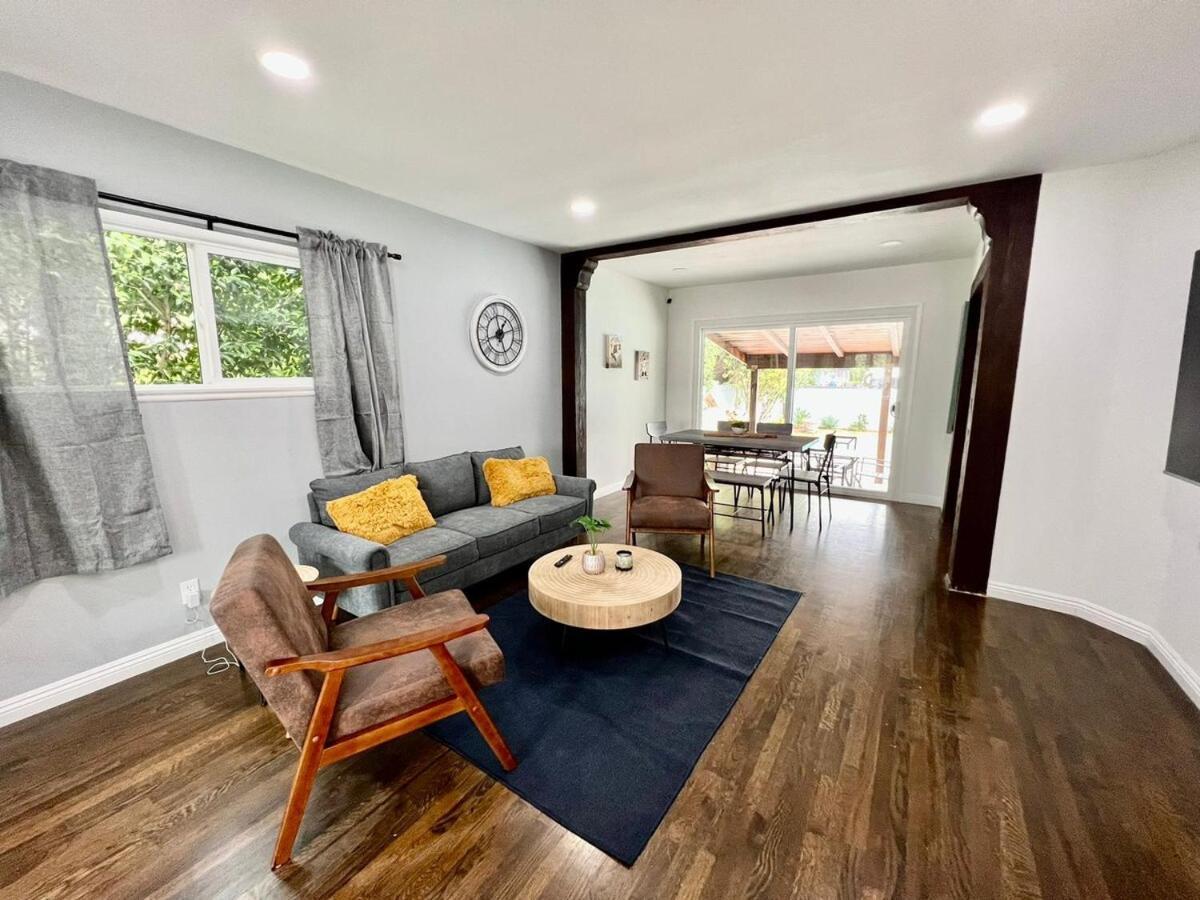 Holiday home Cozy 3br With Pool, Yard, Garage, And 80 Inch Tv! *