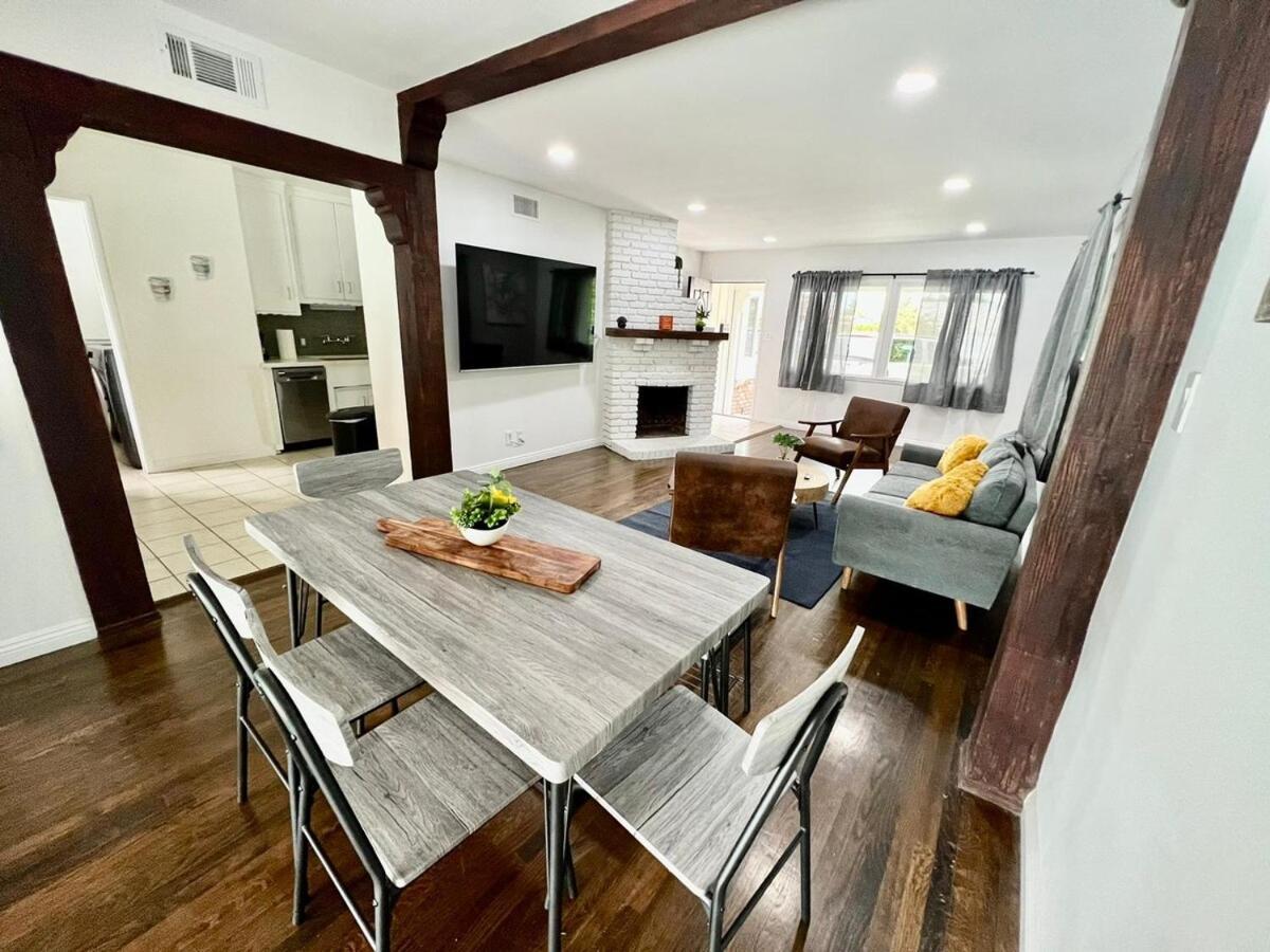 Cozy 3br With Pool, Yard, Garage, And 80 Inch Tv! Holiday home Los Angeles