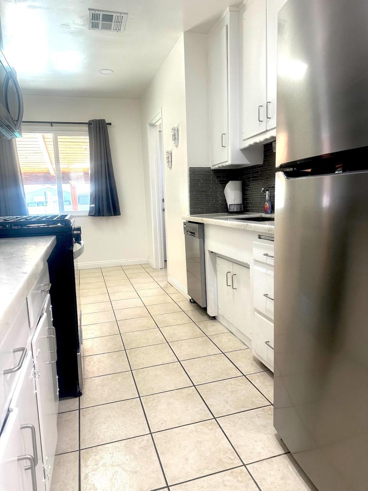 Cozy 3br With Pool, Yard, Garage, And 80 Inch Tv! * Los Angeles
