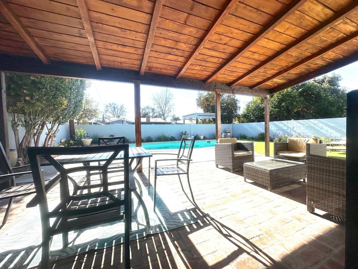 Cozy 3br With Pool, Yard, Garage, And 80 Inch Tv! Holiday home