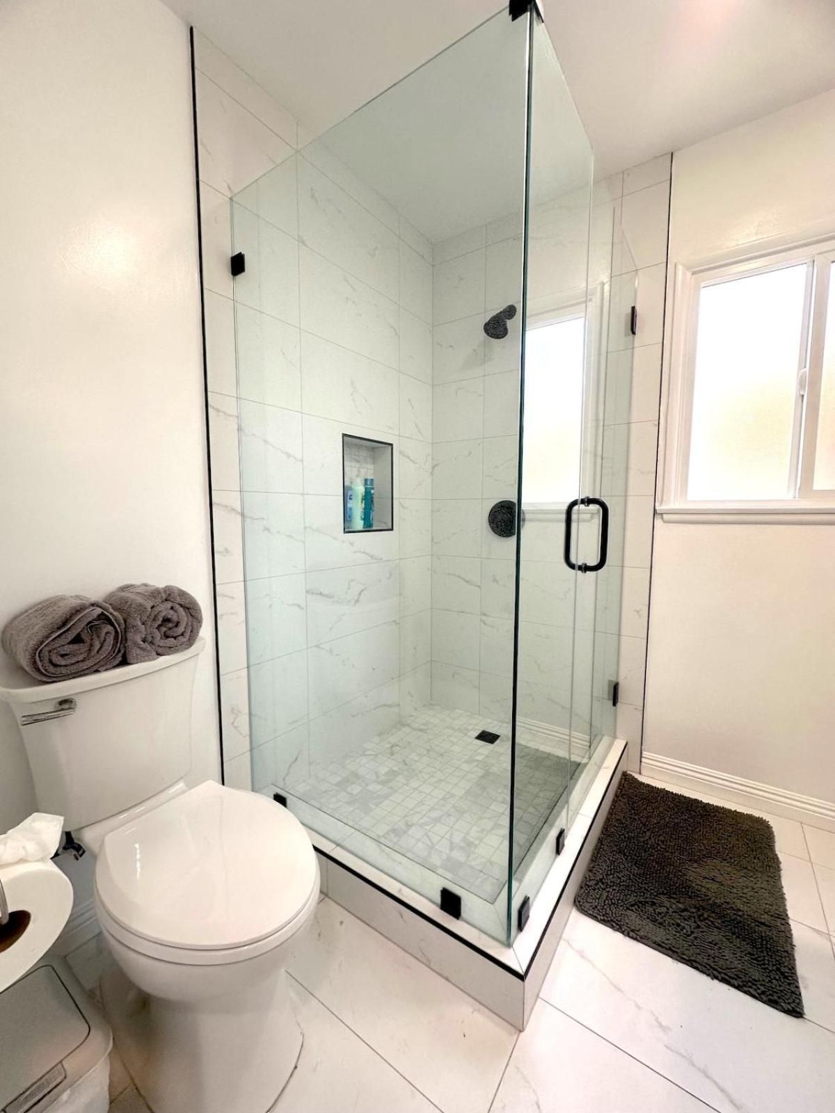 Cozy 3br With Pool, Yard, Garage, And 80 Inch Tv! Los Angeles