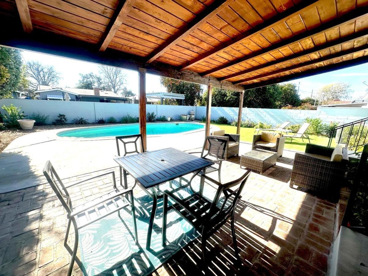 Cozy 3br With Pool, Yard, Garage, And 80 Inch Tv! Holiday home
