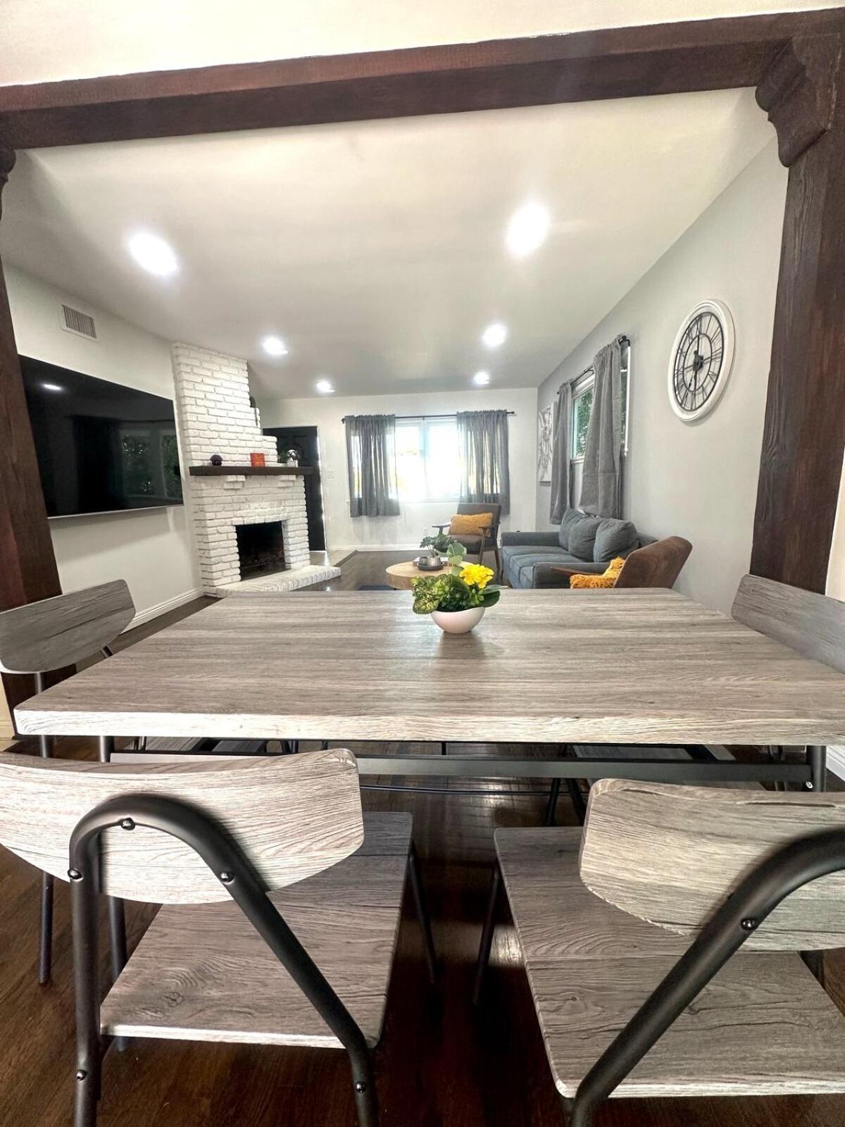 Cozy 3br With Pool, Yard, Garage, And 80 Inch Tv! Holiday home
